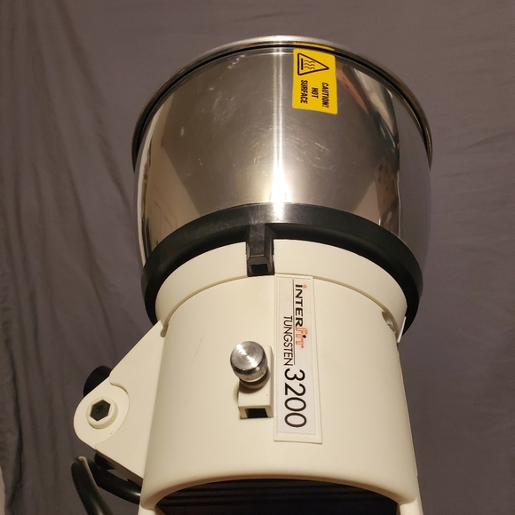 Photographers Set 2 Interfit Tungsten 3200 lights 7 bulbs & carrying case - Picture 2 of 7